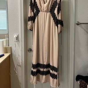 Long sleeve dress with lace detail